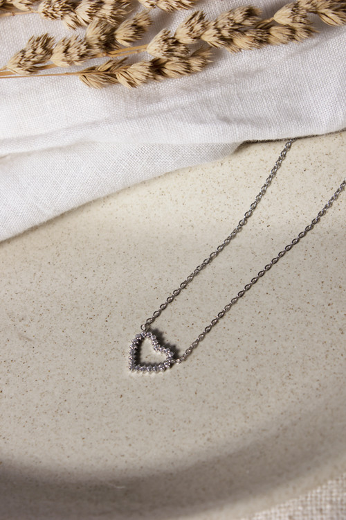 Colar coração aberto grande com zircônias